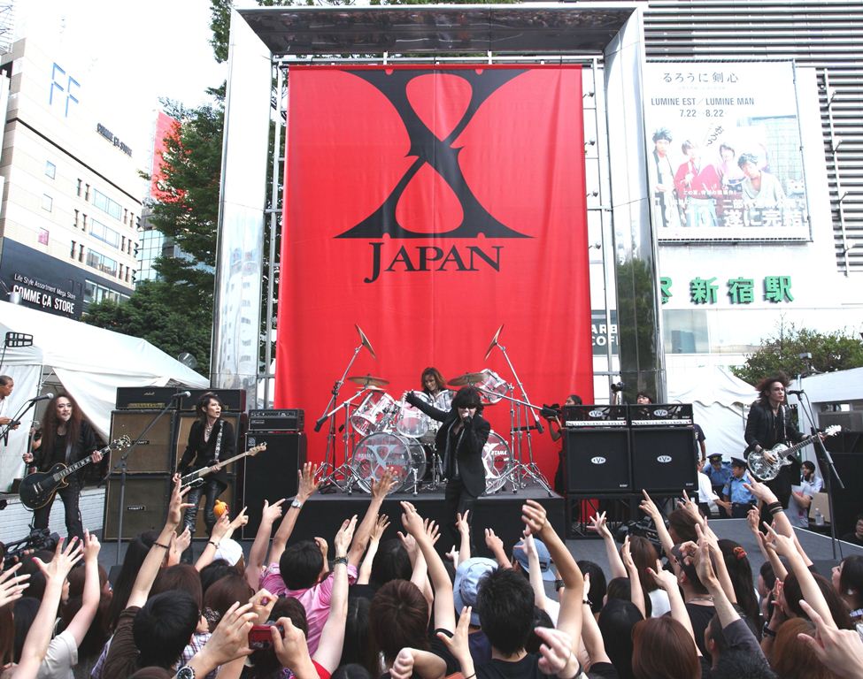 X Japan 新宿アルタ前でストリートライブ 新曲mv撮影 Rockの総合情報サイトvif