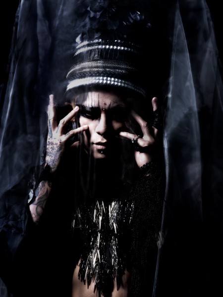 京（DIR EN GREY / sukekiyo）最新詩集のアートワーク解禁！ 4月開催の個展チケット先行受付開始！ – ROCKの総合情報サイトVif