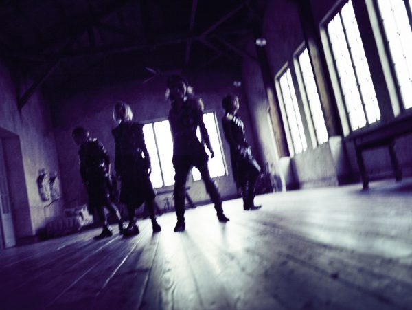 DIAURA、「愚民の日」ライブ開催＆ニューミニアルバム発売決定